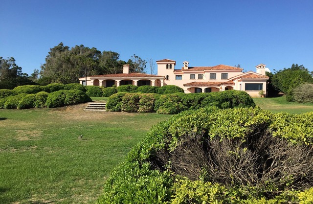 Mediterranean House of 4 Suites in front of the beach