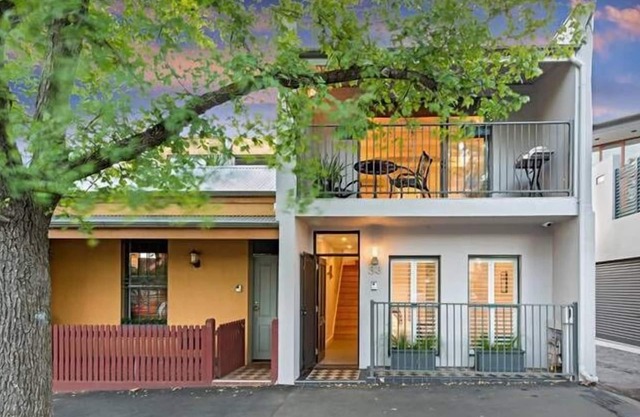 Meko - Luxury Carlton House in Melbourne golden inner city