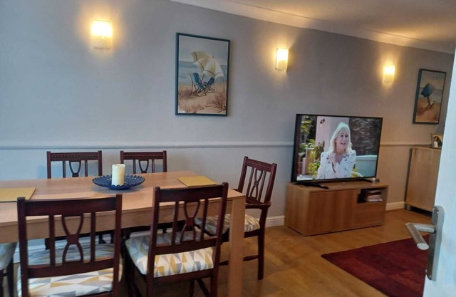 Melo House-Grove-4 Bedroom (Luton)