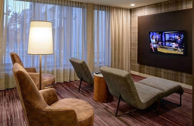 Memorable Stay! Free Parking, Pool, Short Drive To Harry S. Truman Farm Home!