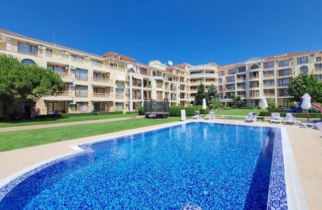 MENADA *Royal Bay 2* pool view studio