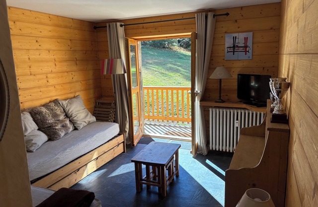 Meribel Rond point des pistes -Ski apartment - South facing