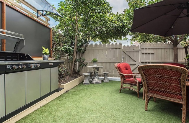 Mesmerising 3BR Home Cinema Room Spa Bath
