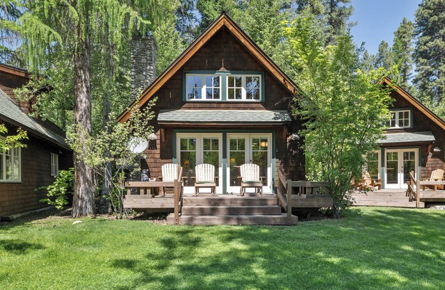 Metolius River Resort Cabin 4 Luxurious cabin on the Metolius River w/fireplace