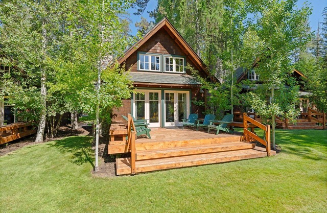 Metolius River Resort Cabin 5 Luxurious cabin on the Metolius River w/fireplace