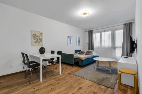 Metro Bemowo Comfort Studio by BookingHost