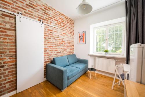Metro Racławicka Comfy Apartment by BookingHost