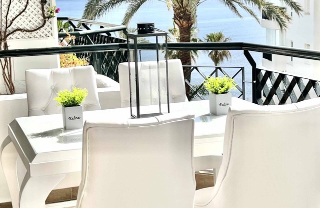 MI CAPRICHO BEACHFRONT:300 Apartment with sea view