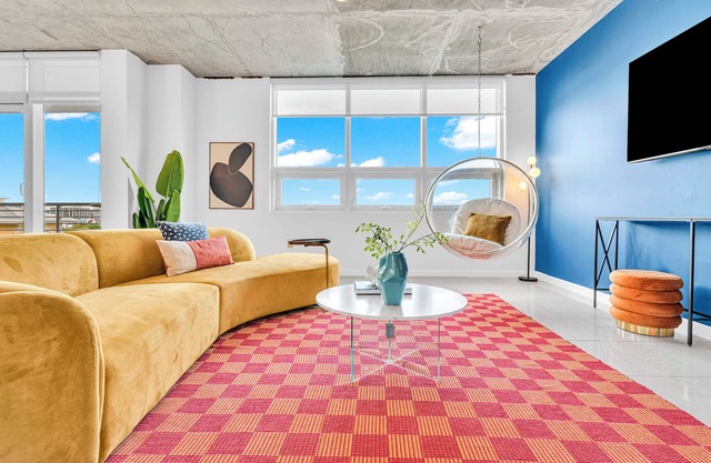 Miami Vice, Chic, Pool and Steps to Midtown Shops