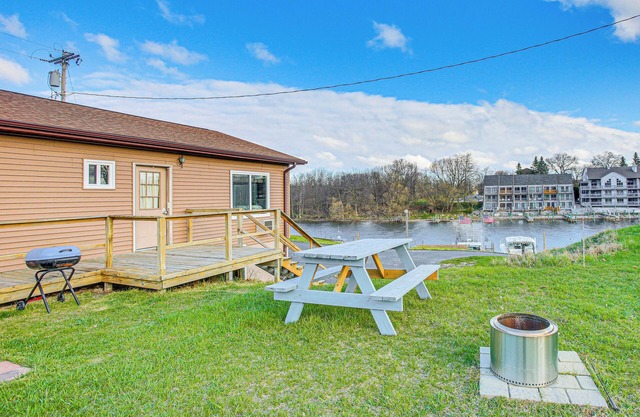 Michigan Manistee River Cabin ~ 1 Mi to Downtown