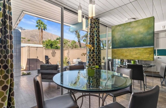 Mid-Century Condo, Ocotillo Lodge, Walk to restaurants, shops