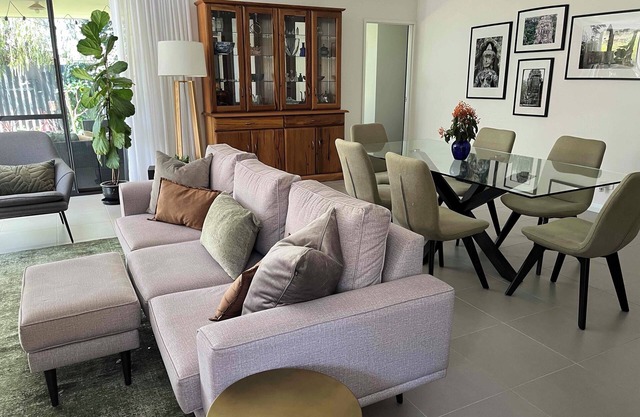 Mid-century Elegance in a leafy garden