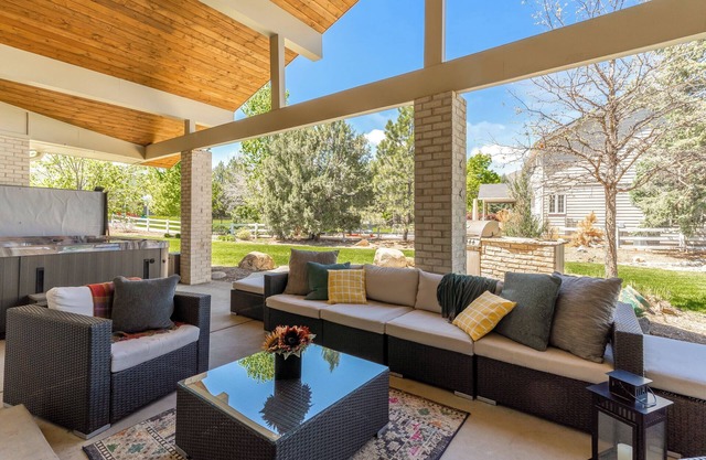 Mid-Century Escape ~ 7BR ~ Sleeps 22 + Hot Tub & Games