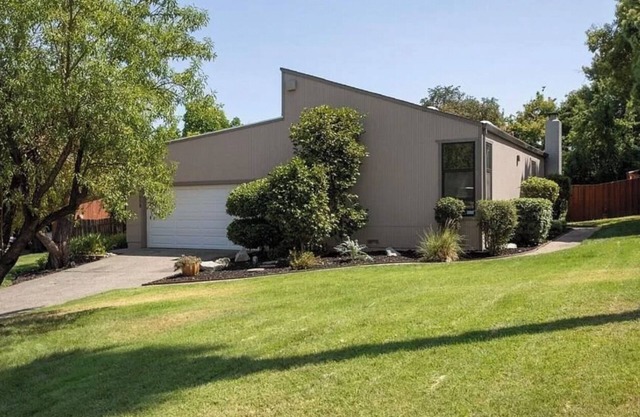 Mid Century Modern Home Pet Friendly with Beautiful Backyard