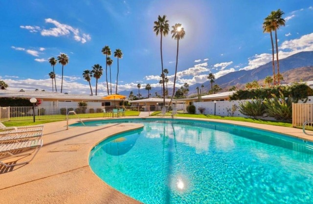 ☆Mid Century Modern on Golf Course - So. PS Amazing Views-3 Pools, Spa & Views☆