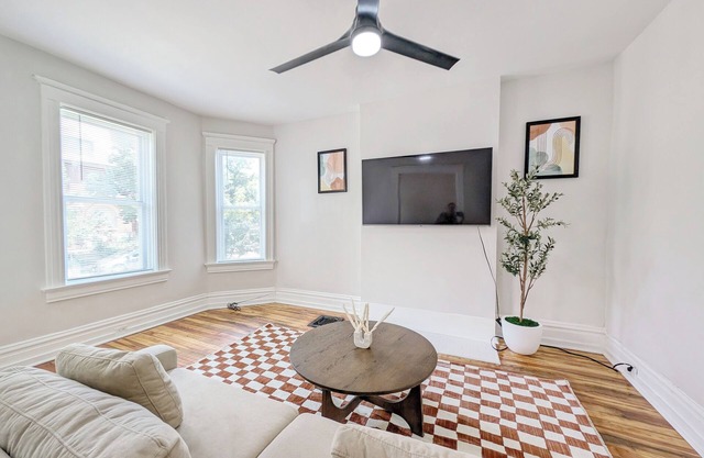 Mid-Century Shaw Home - Family & Pet Friendly, walkable to Tower Grove Park