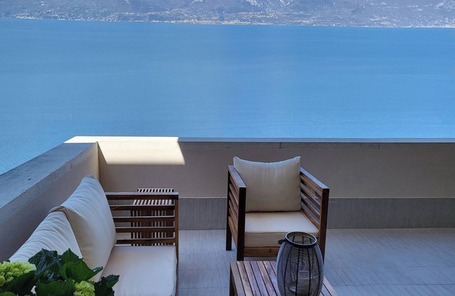 Mid-century villa "La Maison sur Mer" with spectacular views of Lake Garda