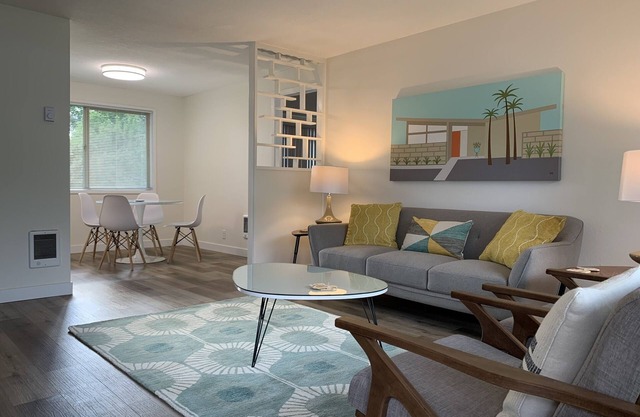 Mid Mod Home - 13 Min to Autzen - 6 Min to Airport