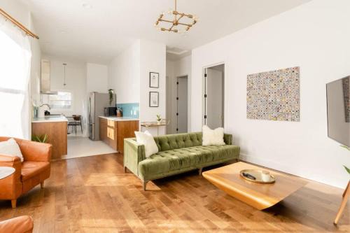 MidCentury Dream 2BR - 95 WalkScore