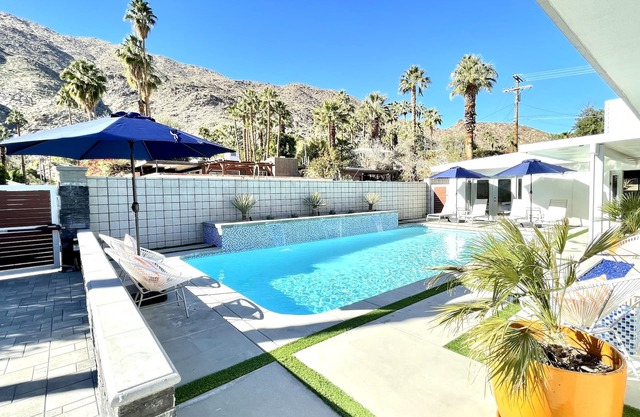MidCentury Modern Pool Home: Amazing Views-Close to Downtown!