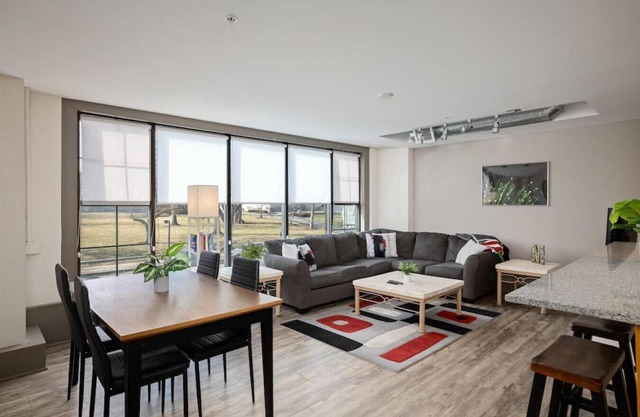 ⍟ Midtown 2 bedroom Apartment ⍟