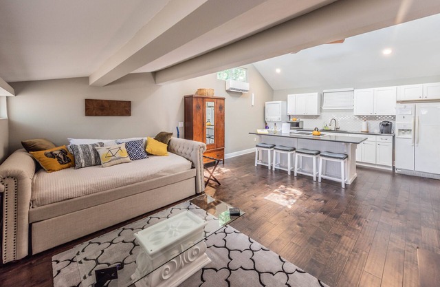 Midtown Backyard Guest House Studio