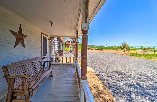 Mifflinburg Farmhouse w/Deck: Family Friendly!