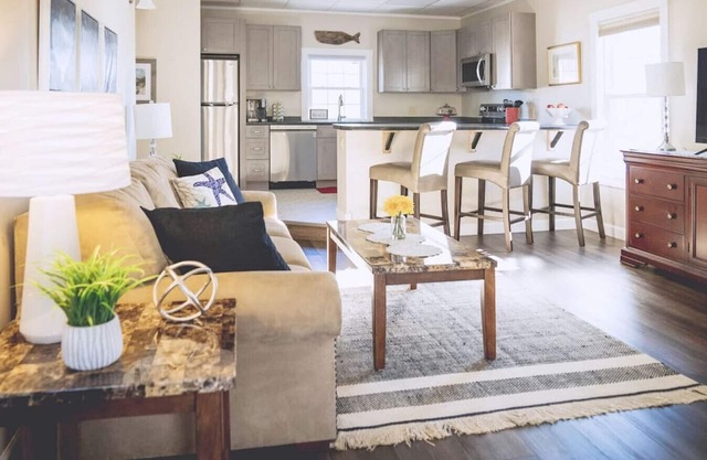 Mighty Red Oak - A in town Retreat by Rocky Coast Rentals