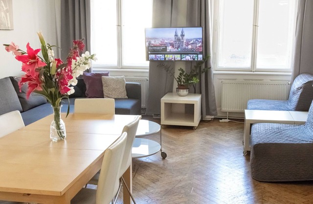 MILENA- 3BR 2BA 3WC - 10min from Charles Bridge