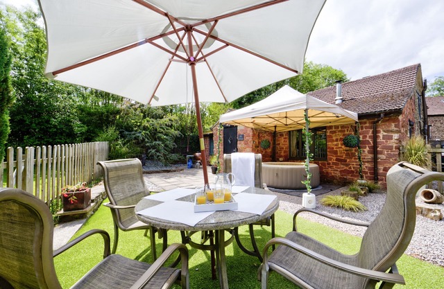 Mill Cottage - Forest of Dean GloucestershirenDog Friendly, Hot tub, Wood Burner