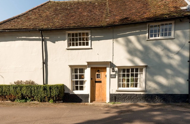 Miller Cottage - A gorgeous historic cottage in the centre of the picturesque Medieval town of Saffr