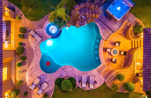 MIllion $ Desert Dream + Heated Spa & Pool with Waterslide+SportsCourt+Pickelball+Putting Green