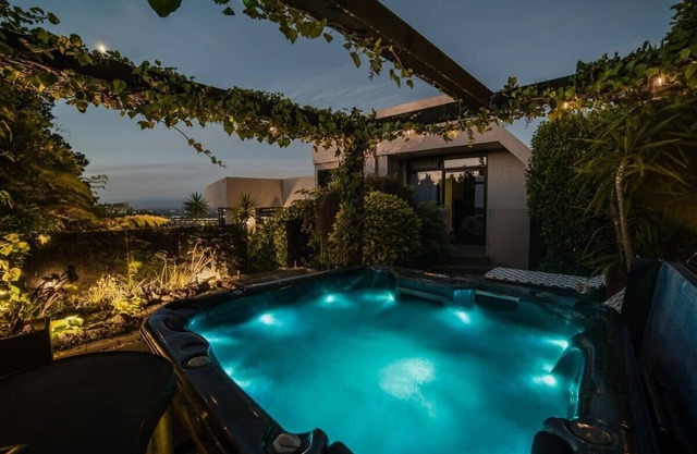 Million Dollar City Views - Sleeps 10