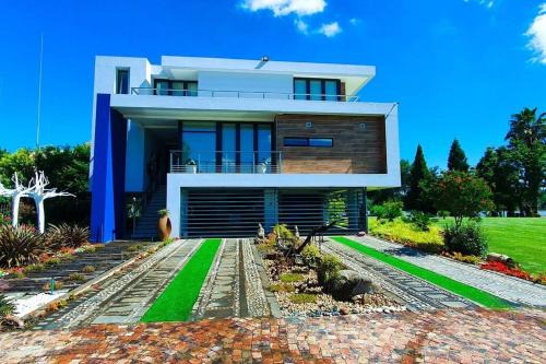 Millionaires Vacation