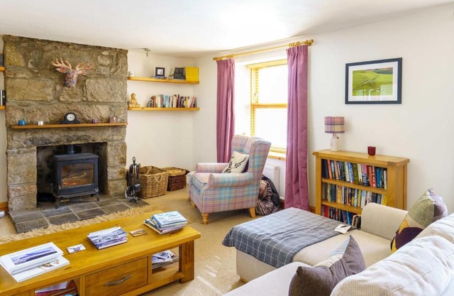 Milne's Brae, cosy, comfortable and centrally located in beautiful Braemar