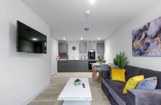 Milton Keynes Infra Mews Apt 03 + Parking by 360Midlands - Serviced Apartment