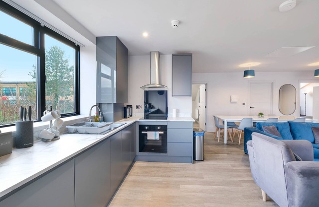 Milton Keynes Infra Mews Apt 07 + Parking by 360Midlands - Serviced Apartment