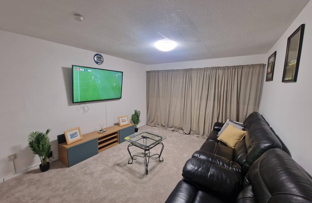 Milton Keynes Modern Retreat
