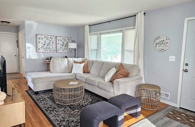 Mimi's Cottage - Conveniently located in the hub of Cottage Grove.