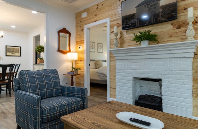 Mimosa Cottage - Near Downtown Thomasville