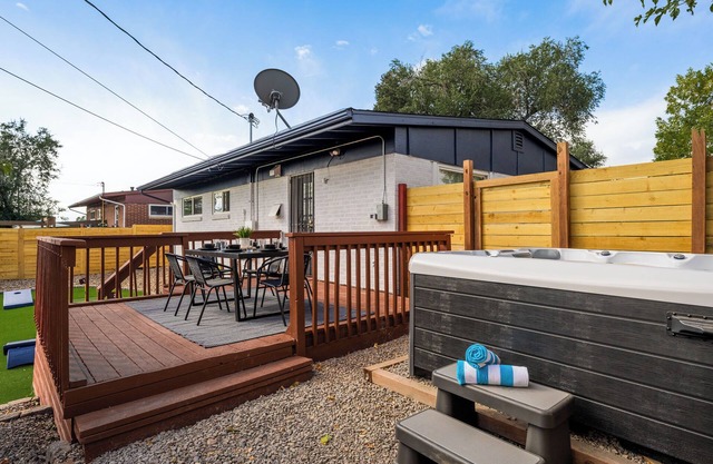 Mini Golf Fire Pit Hot Tub, Game House for 14