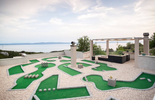 Minigolf,Bikes,Pool,Jacuzzi,Sauna, Gym