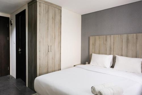Minimalist Studio Room at Bintaro Icon Apartment By Travelio