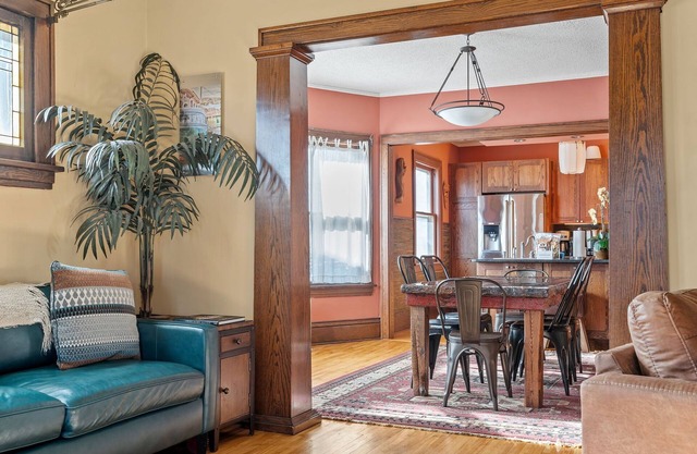 MINNeSTAY* Urban Oasis Uptown | Walker's Paradise