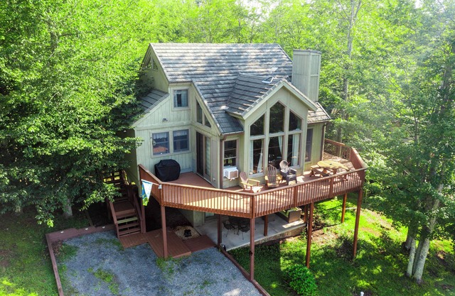 Mins to Downtown Davis! Pool Access! Dog friendly!