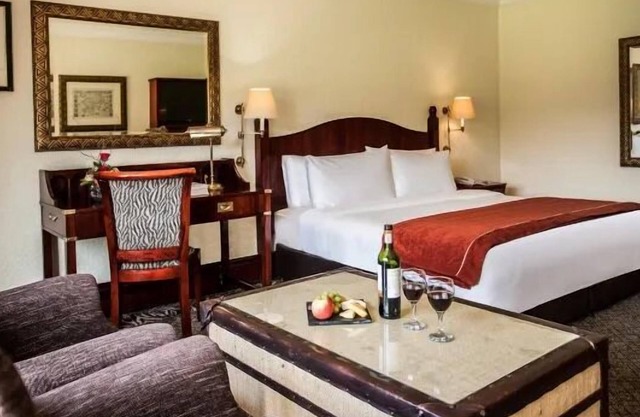 Minutes to Botswana National Stadium! 2 Modern Units with Free Parking & Shuttle