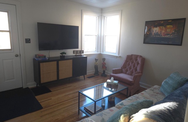 Minutes to Downtown and Ideal for Long-term Stays!