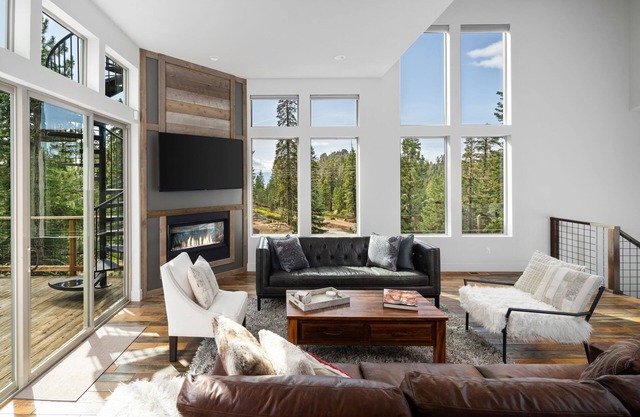 Minutes to Heavenly, Skiing & Downtown w/Spa
