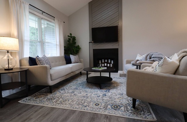 Minutes to Keeneland/Airport/UK & more!