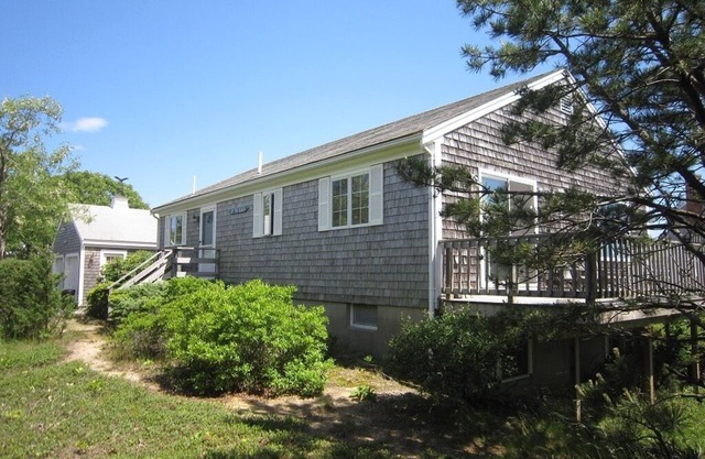 Minutes to Private Association Beach on Cape Cod Bay (2415)